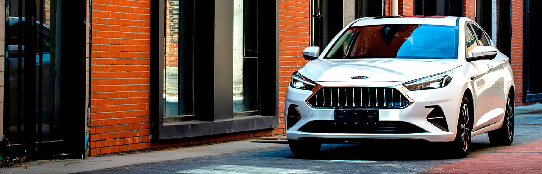 Комплектації JAC J7